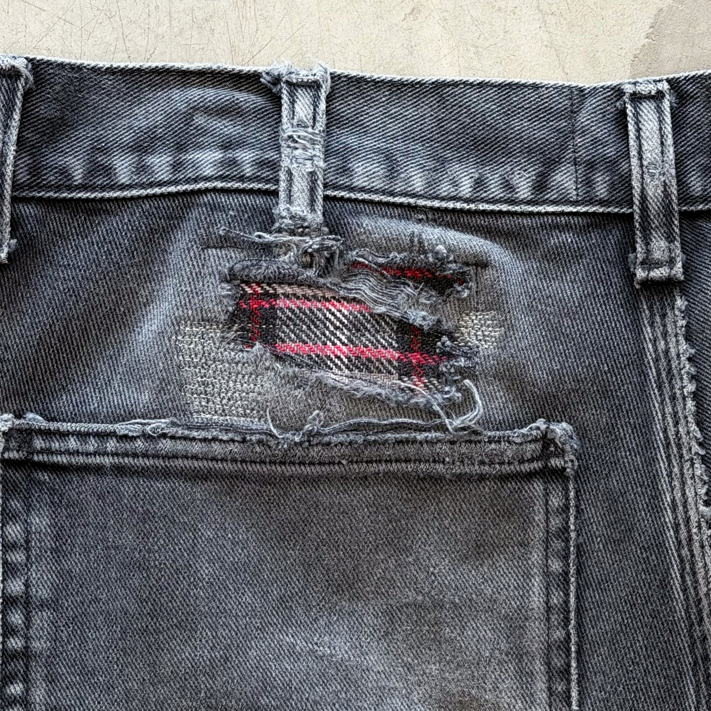 DISTRESSED CHARCOAL JORTS