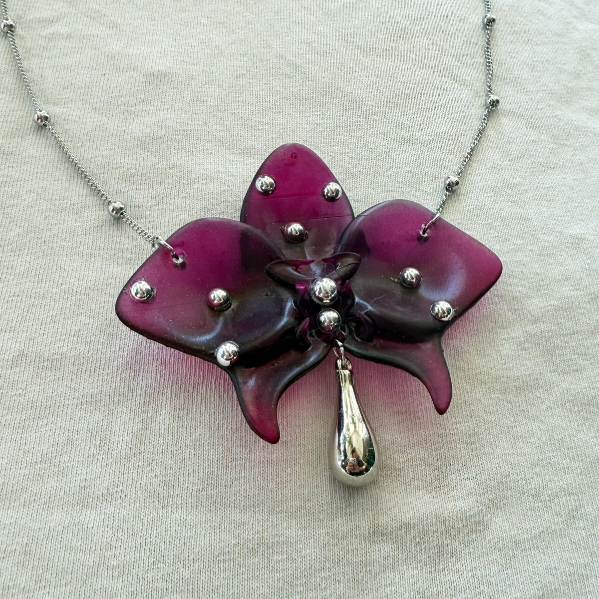 DEV ROONEY ORCHID DROPLET NECKLACE